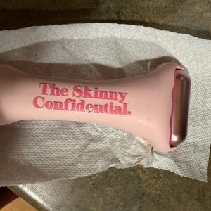 The Skinny Confidential Pink Facial Roller